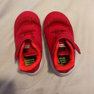 Nike star runner red baby shoes
